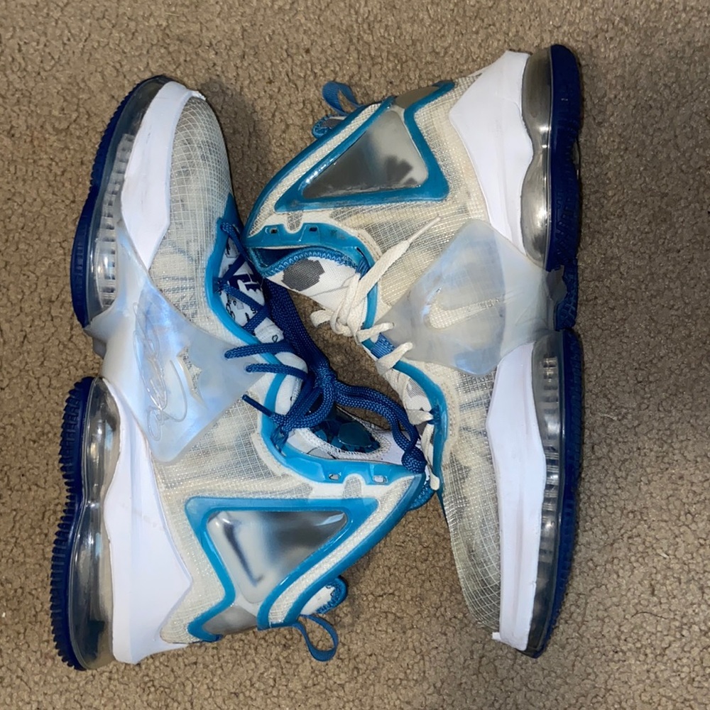 Lebron 19 space jam